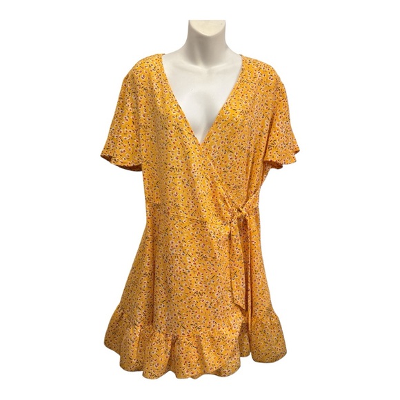 Dresses & Skirts - Yellow Wrap V Neck Ruffle Short Sleeve Mini Floral Dress with Belt size large.